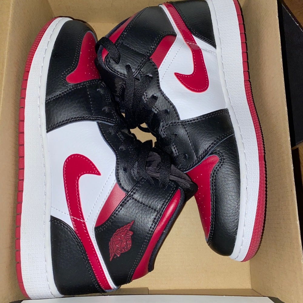 AIR JORDAN 1 MID GS 'NOBLE RED’